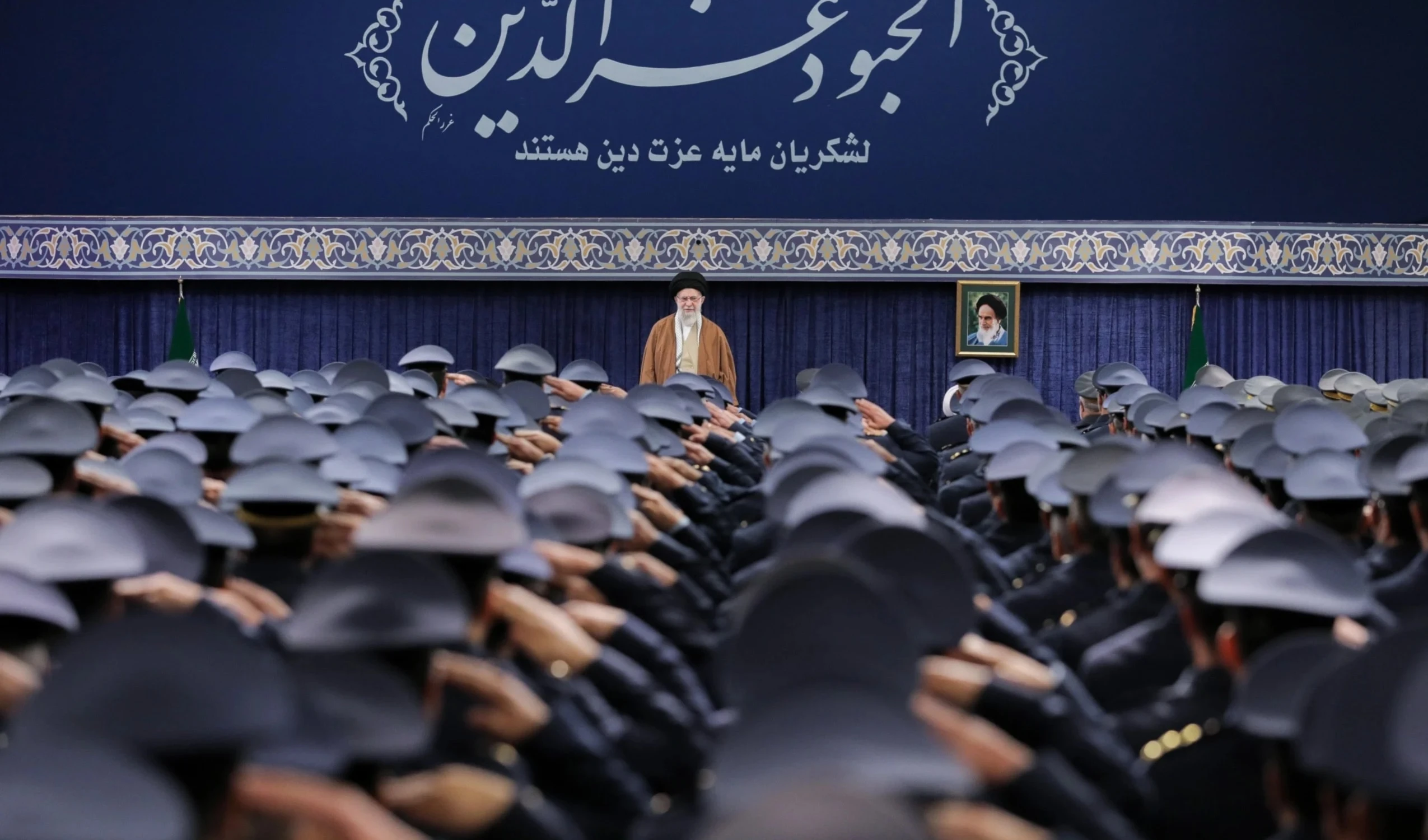 Sayyed Khamenei participó en un encuentro con líderes de la fuerza aérea iraní.