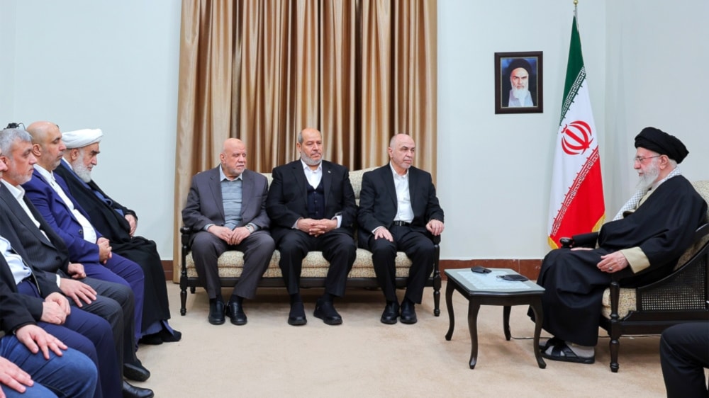 El líder de la Revolución y de la República Islámica de Irán, ayatollah Sayyed Ali Khamenei, recibe a delegación de Hamas.