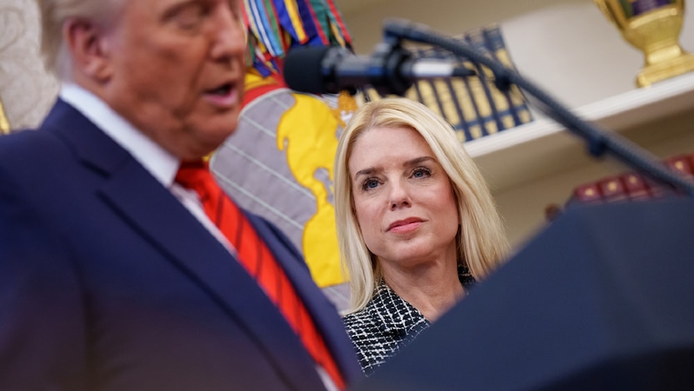 El presidente Donald Trump y la nueva fiscal general de EE.UU., Pam Bondi.