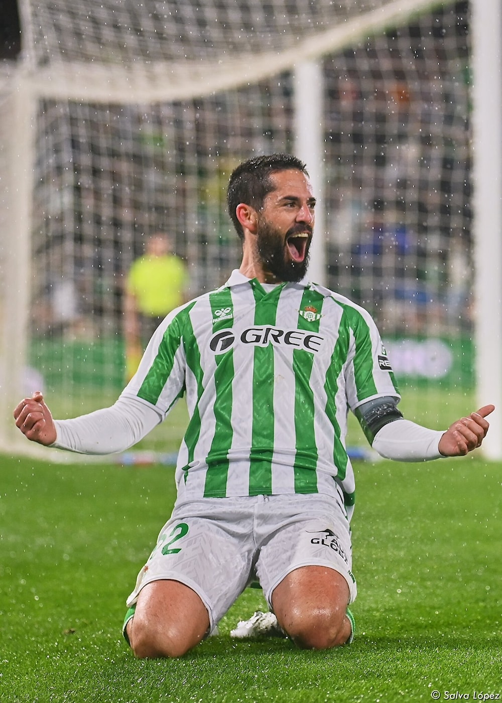 Betis remonta y doblega a Real Madrid en Liga de fútbol de España.