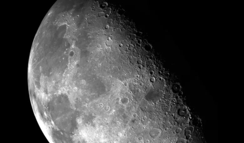 Captan detalle en la cara oculta de la Luna