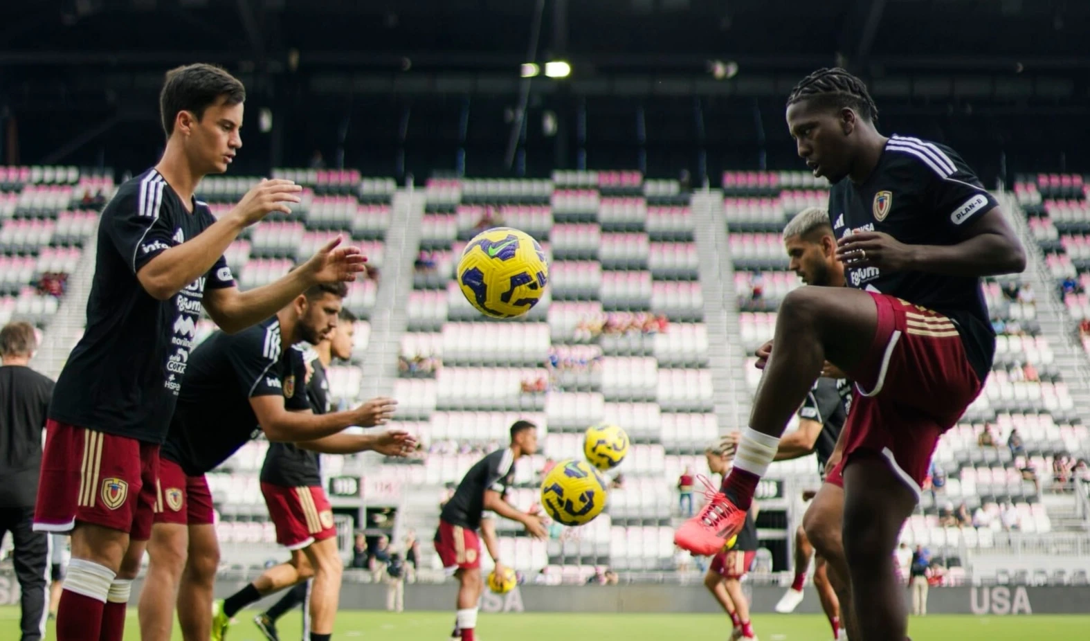 Venezuela convoca 34 futbolistas para eliminatorias sudamericanas. Venezuela convoca 34 futbolistas para eliminatorias sudamericanas.