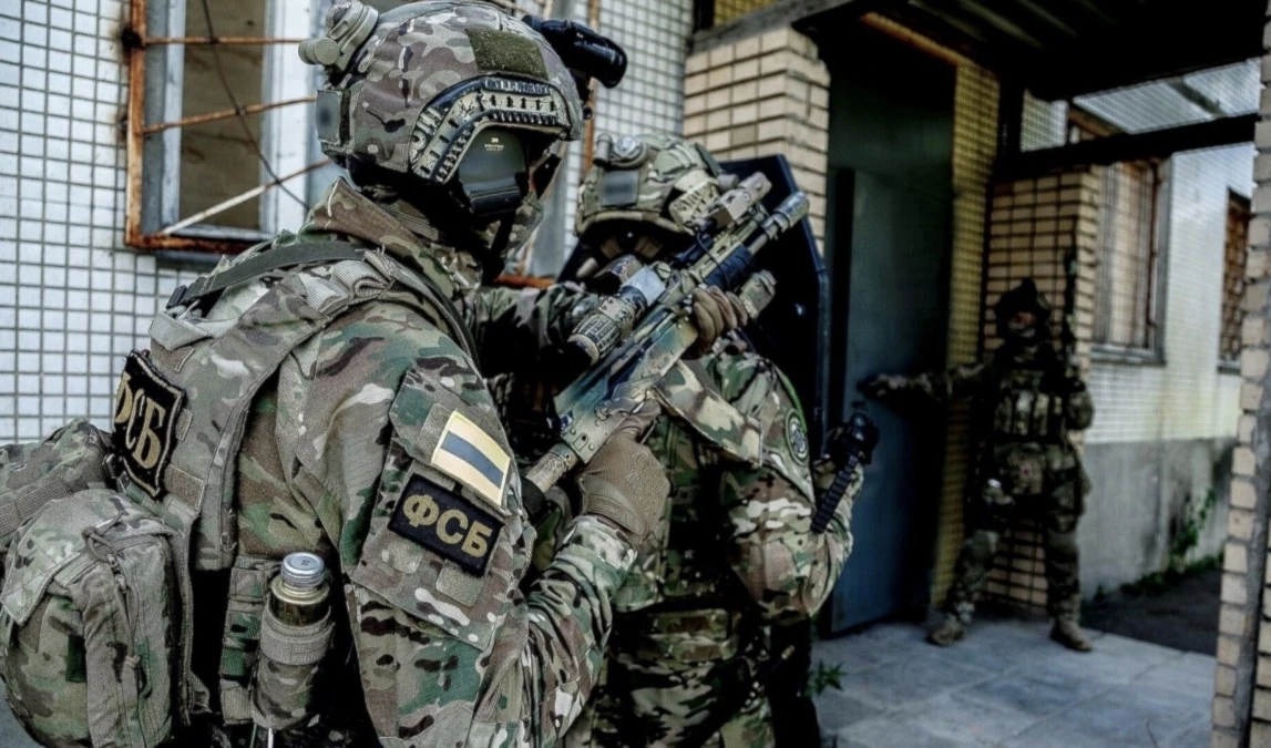 Fuerzas del Servicio Federal de Seguridad de Rusia durante un operativo en Moscú.