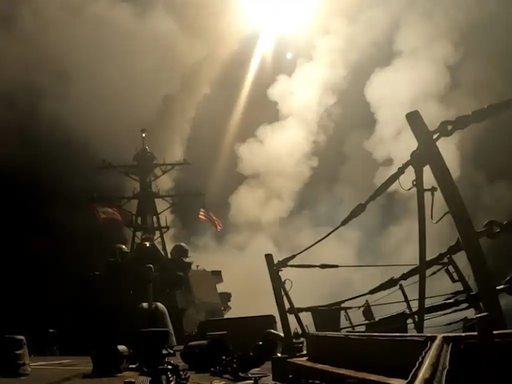 Ataque yemenita a portaviones USS Harry Truman.