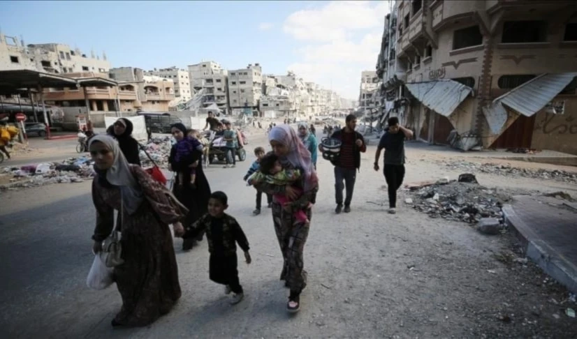 Una familia gazatí desplazada por la agresión de "Israel" en la Franja de Gaza (Foto: Archivo)