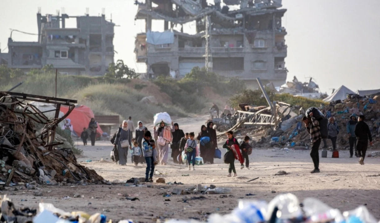 Los palestinos huyen tras las agresiones renovadas del enemigo israelí. (Foto: AFP) Los palestinos huyen tras las agresiones renovadas del enemigo israelí. (Foto: AFP)