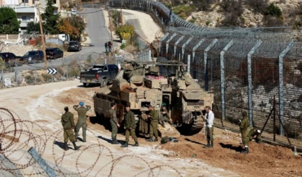 Tropas israelíes continúan su avance en las provincias sirias de Quneitra y Daraa.