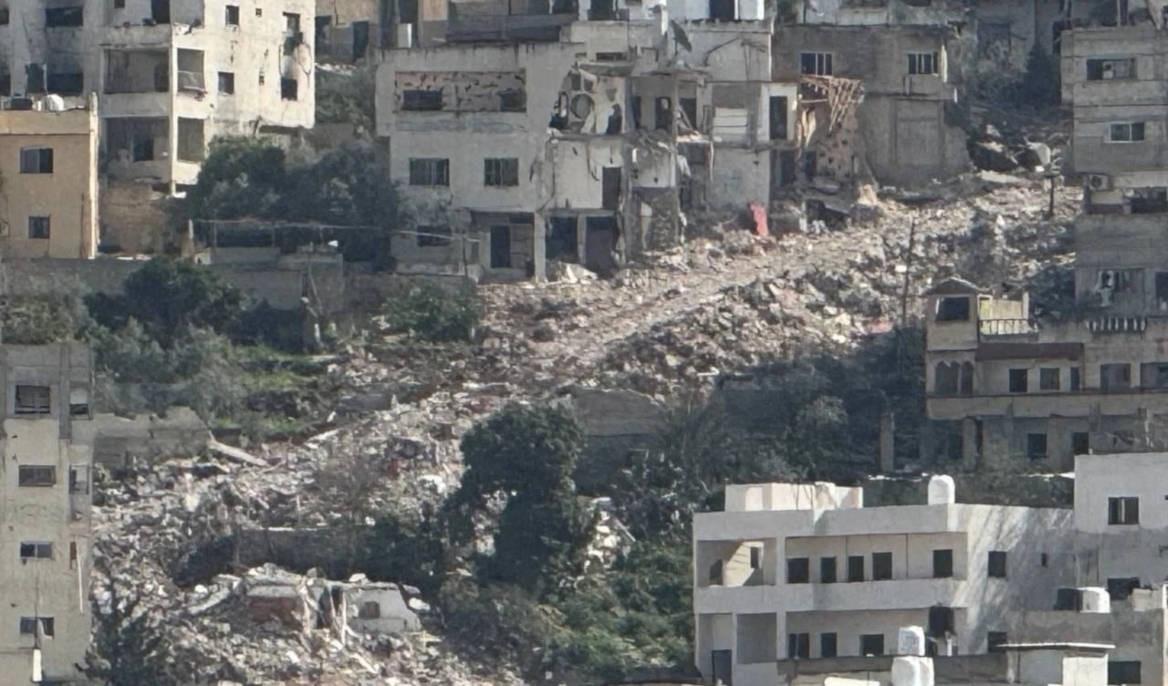 Carreteras destruidas en el campamento de Yenín (Foto: Redes Sociales)
