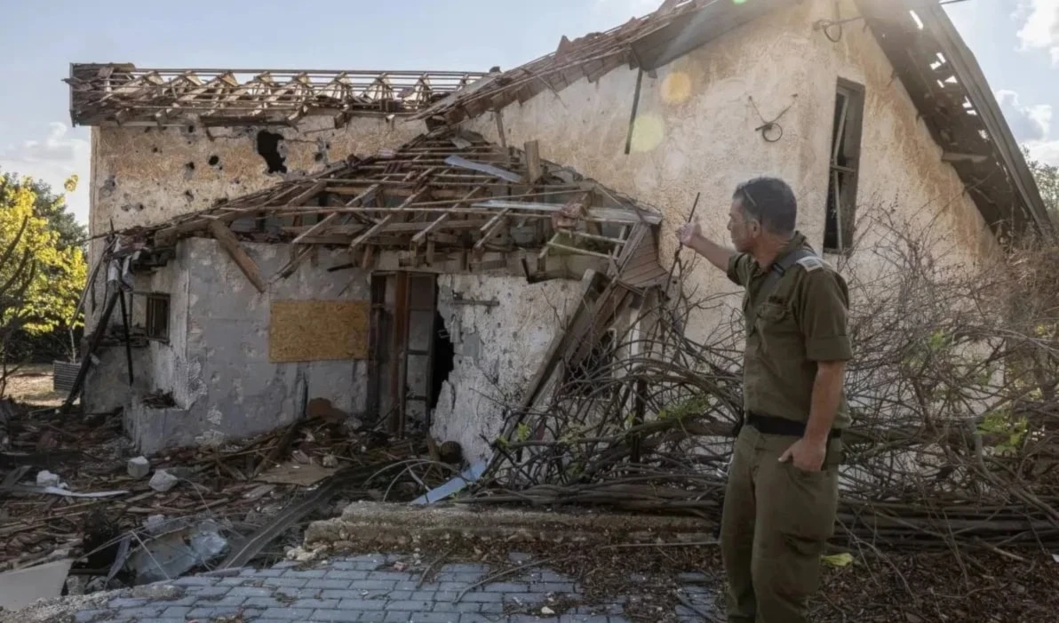 Daños en el asentamiento de Metula por los cohetes lanzados desde el Líbano durante la última guerra. (Foto: AFP) Daños en el asentamiento de Metula por los cohetes lanzados desde el Líbano durante la última guerra. (Foto: AFP)