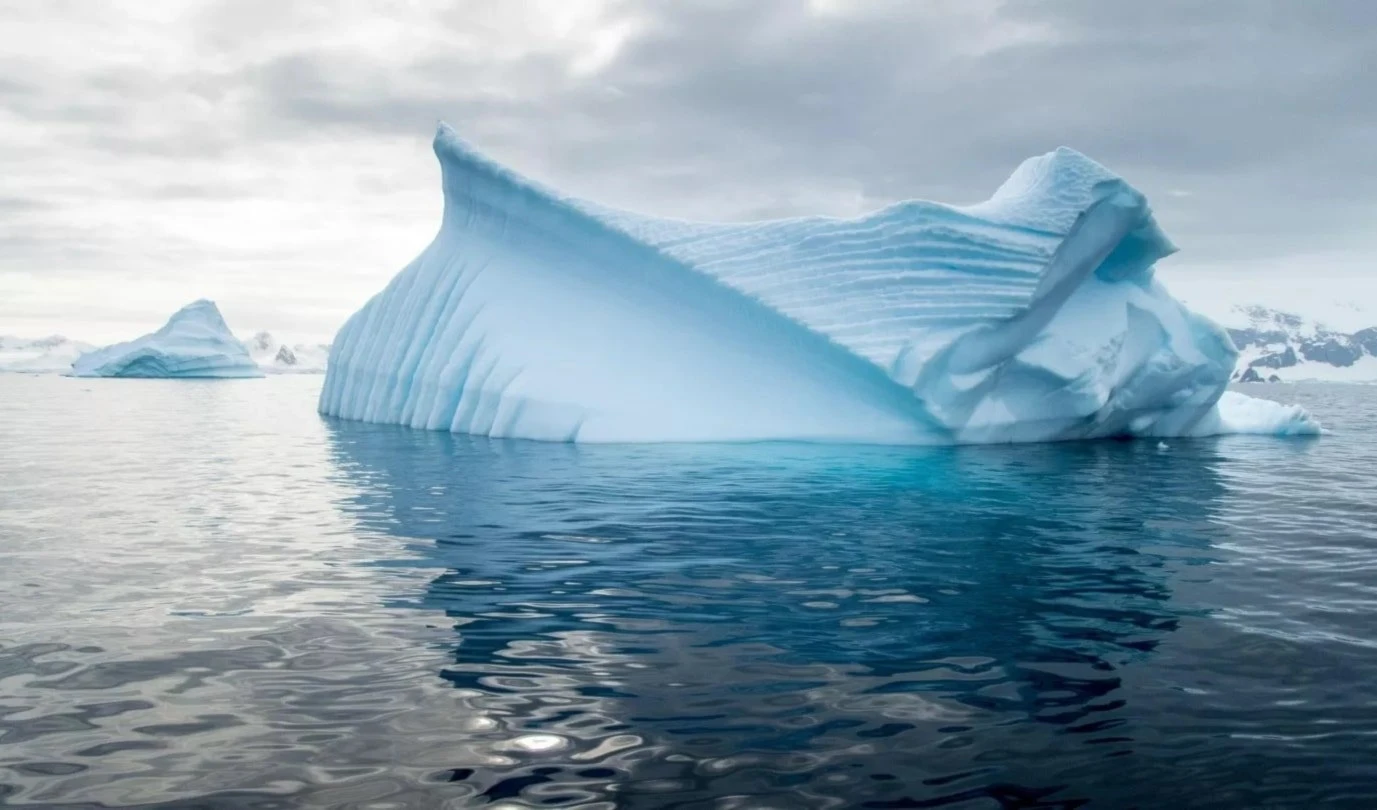 El deshielo amenaza a dos mil millones de personas. Foto: Unsplash.