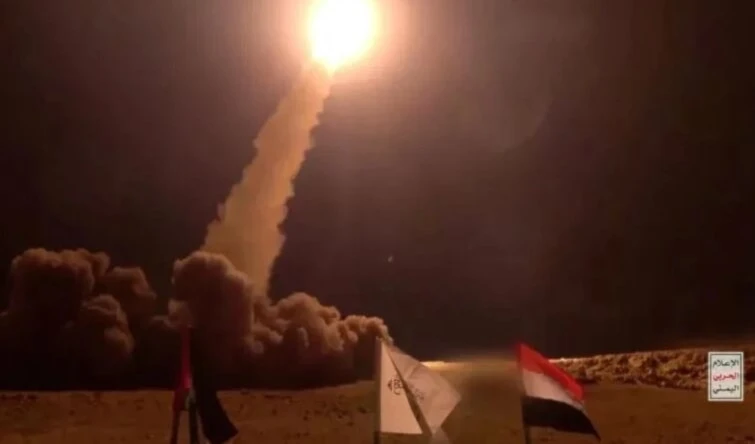 Colonos israelíes entran en refugios debido a un misil de Yemen