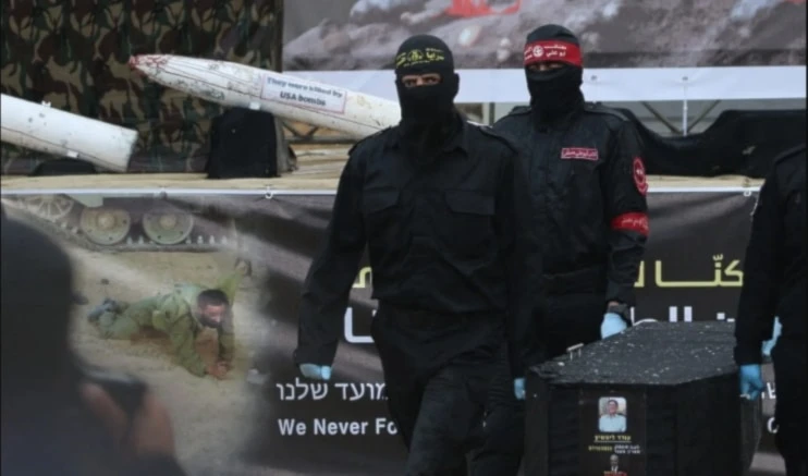 El uso de la fuerza por parte de la ocupación israelí devolverá a los prisioneros en Gaza en ataúdes. El uso de la fuerza por parte de la ocupación israelí devolverá a los prisioneros en Gaza en ataúdes.