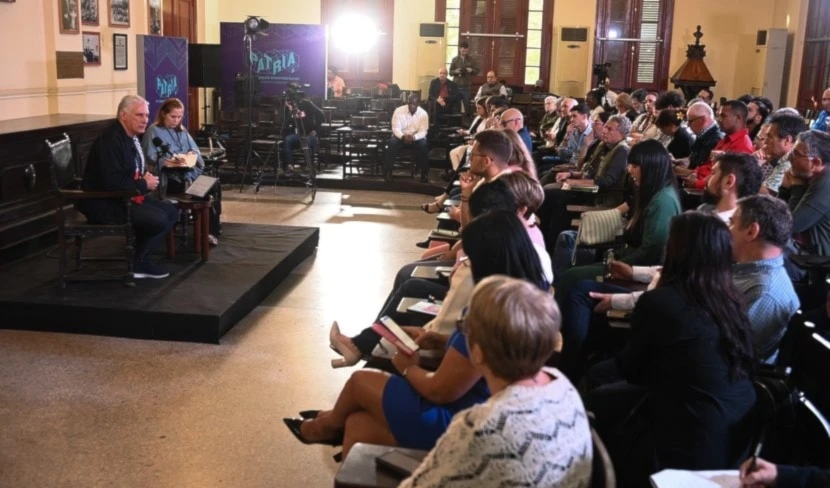 Más de 40 intelectuales y periodistas de América Latina, el Caribe y Medio Oriente reivindicaron a Cuba como "faro moral" y "fuente de esperanza" en un mundo en crisis.