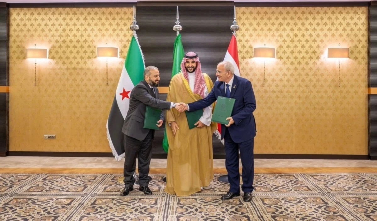 El ministro de Defensa de Líbano, Michael Manassa, y su homólogo de Siria, Murhaf Abu Qasra, concluyen reunión en Yeda, Arabia Saudita.