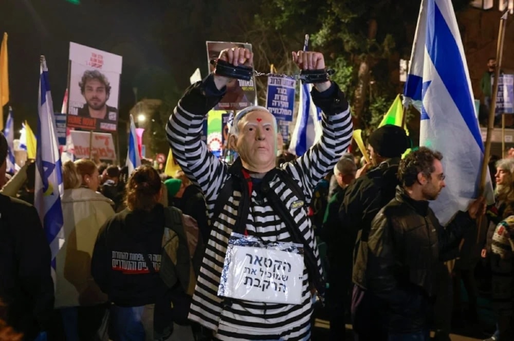 Familiares de prisioneros israelíes organizaron una nueva manifestación para exigirle al gobierno llegar a un acuerdo para devolver a los prisioneros restantes. (Foto: AFP)