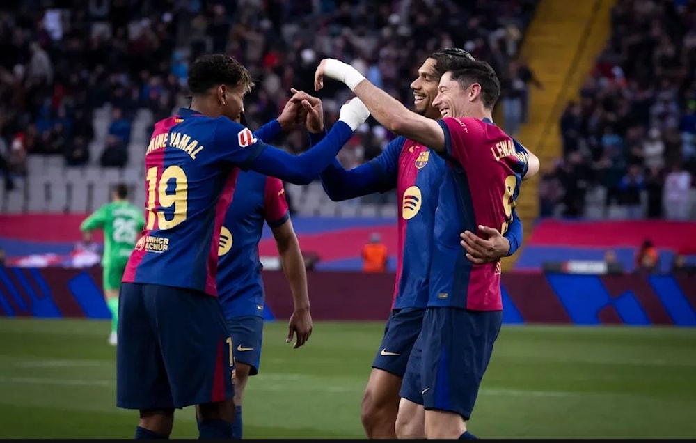 Barcelona gana y lidera la Liga Española de fútbol.