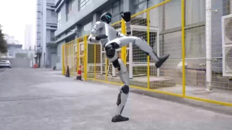 Robot de China impresiona con movimientos de kung-fu