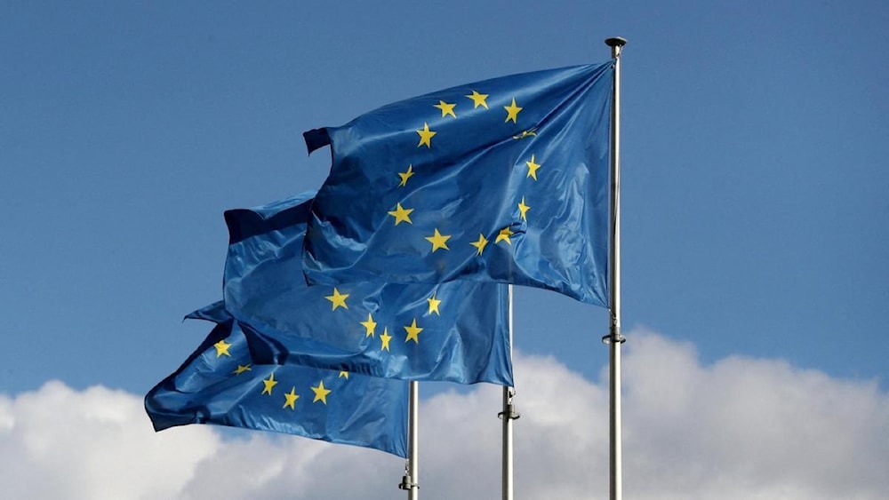 El bloque europeo está demasiado dividido para responder a la magnitud de la tormenta trumpista sobre Ucrania, precisó la agencia Bloomberg. 