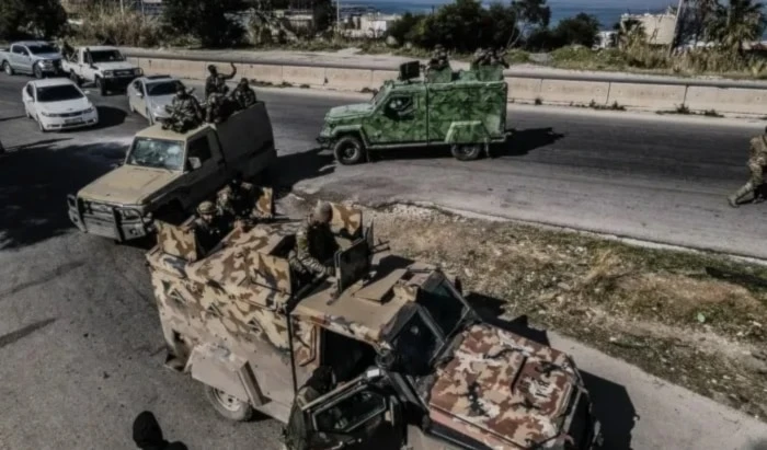 Ejército sirio envía refuerzos a Tartus y Latakia en la costa siria. Ejército sirio envía refuerzos a Tartus y Latakia en la costa siria.