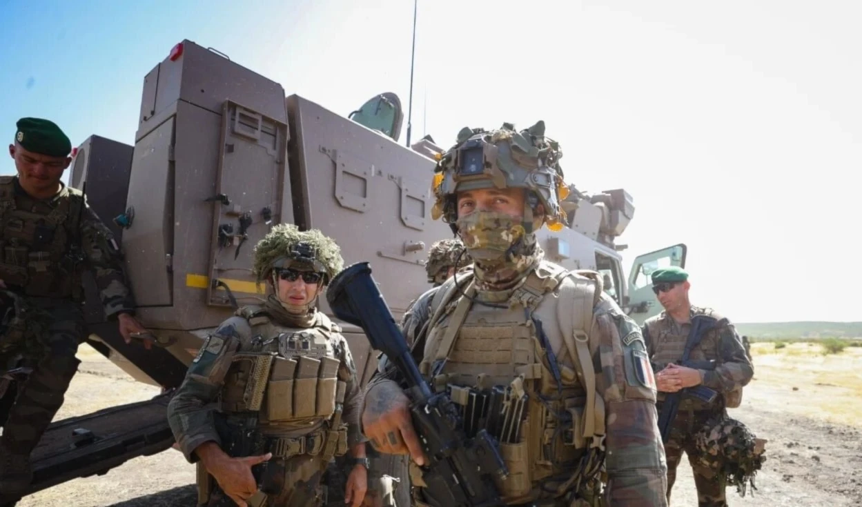 Francia inicia el proceso de retirada de Senegal con la entrega de dos bases militares