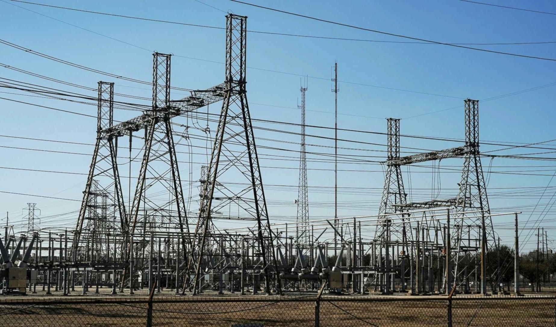 La estrategia de Trump contra Irán apunta a su programa nuclear y de misiles balísticos, así como a evitar proporcione apoyo externo a los movimientos de resistencia.