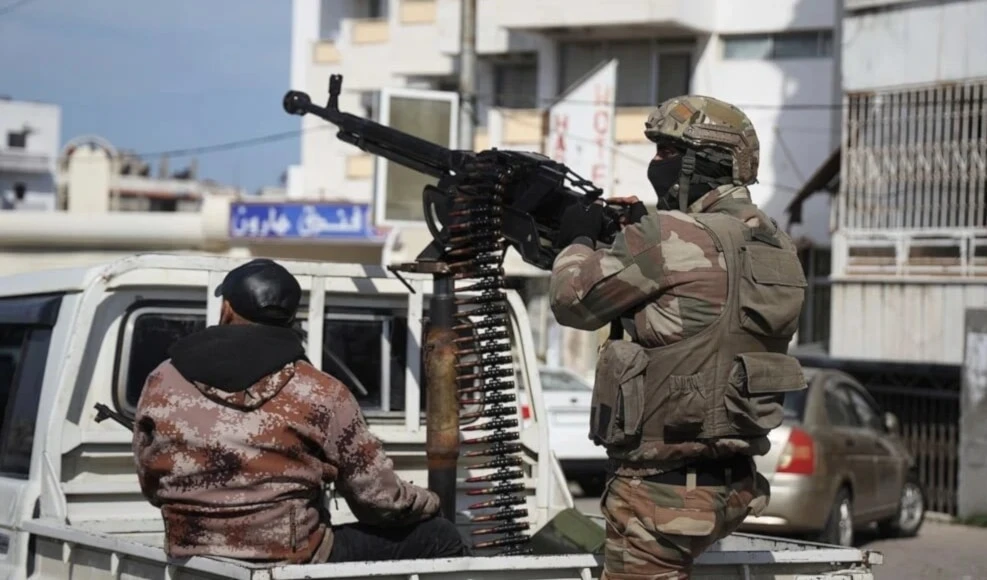 Fuerzas de la nueva administración siria se despliegan en Latakia. 7 de marzo de 2025 (Foto: AP)