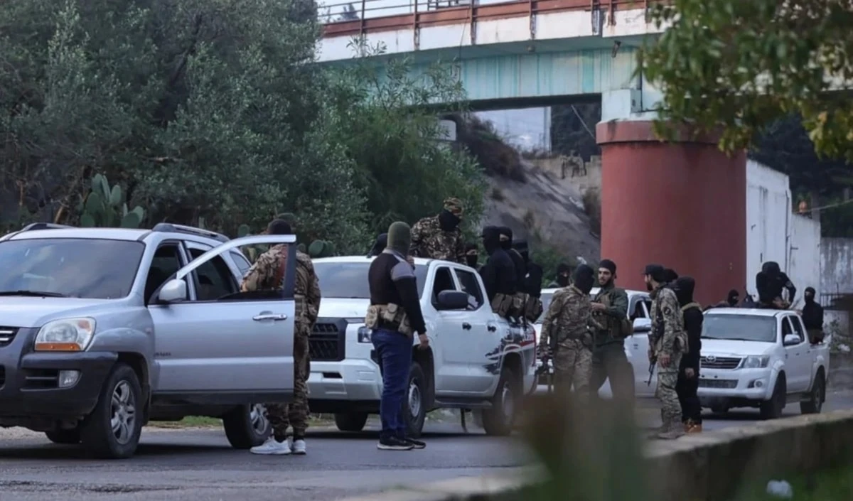 Fueras de seguridad siria en la zona de Qadmus, en la parte rural de Tartus. Foto: AFP