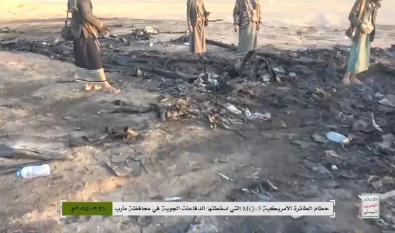 De las escenas publicadas por los medios yemenitas de los restos del dron estadounidense MQ9 que fue derribado por un misil tierra-aire