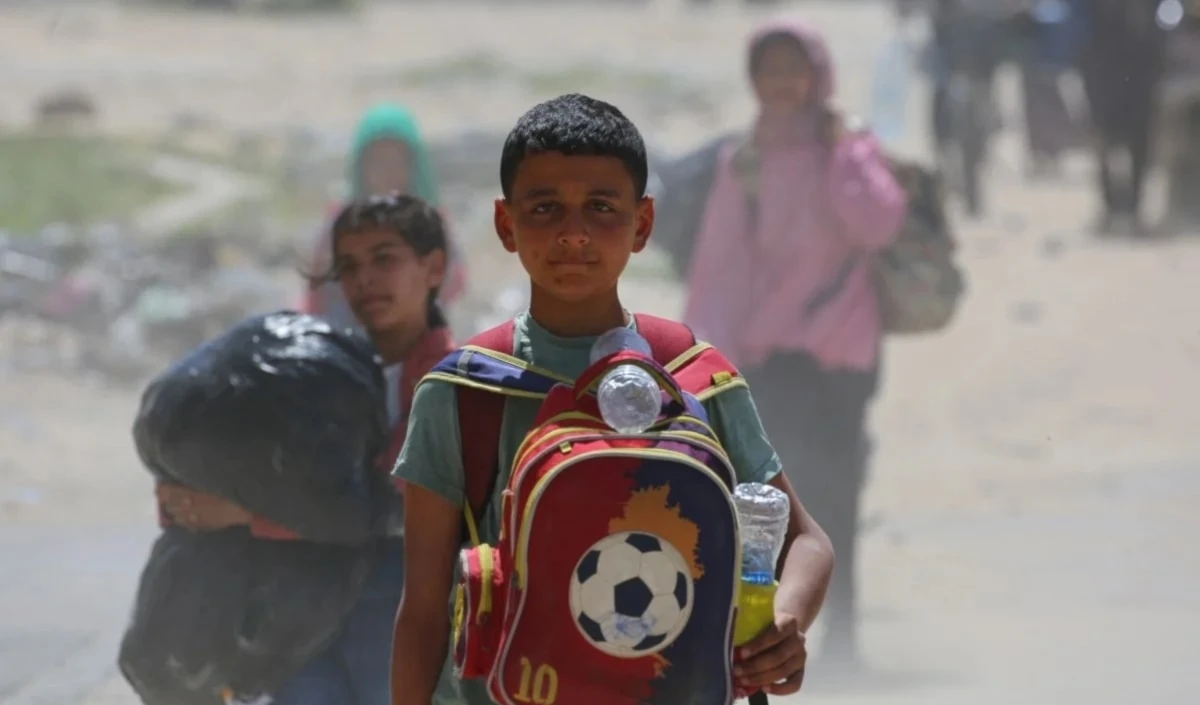 Los niños tienen que huir de Rafah a Khan Yunis tras las amenazas del "ejército" israelí. (Foto: AFP) Los niños tienen que huir de Rafah a Khan Yunis tras las amenazas del "ejército" israelí. (Foto: AFP)