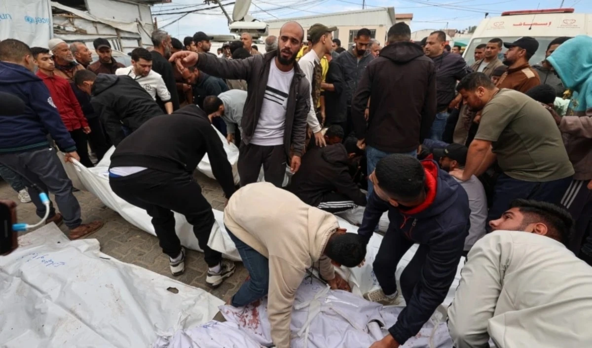 Cadáveres de palestinos asesinados por los bombardeos del ejército israelí contra la Franja de Gaza. Foto: AFP. Cadáveres de palestinos asesinados por los bombardeos del ejército israelí contra la Franja de Gaza. Foto: AFP.