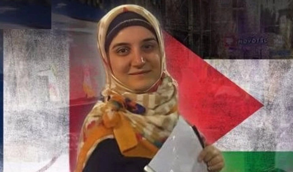 La detención en Francia de la académica iraní, Mahdieh Esfandiari, refleja tensiones geopolíticas, mientras Occidente intensifica sanciones contra la República Islámica. La detención en Francia de la académica iraní, Mahdieh Esfandiari, refleja tensiones geopolíticas, mientras Occidente intensifica sanciones contra la República Islámica.