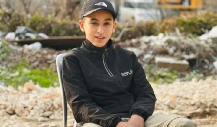 El niño Ahmad Al-Awartani, arrestado por el ejército israelí en el hospital de Yenín.