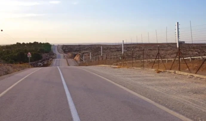 La carretera al asentamiento "Autopista 316" en las colinas del sur de Hebrón, en el sur de Cisjordania.