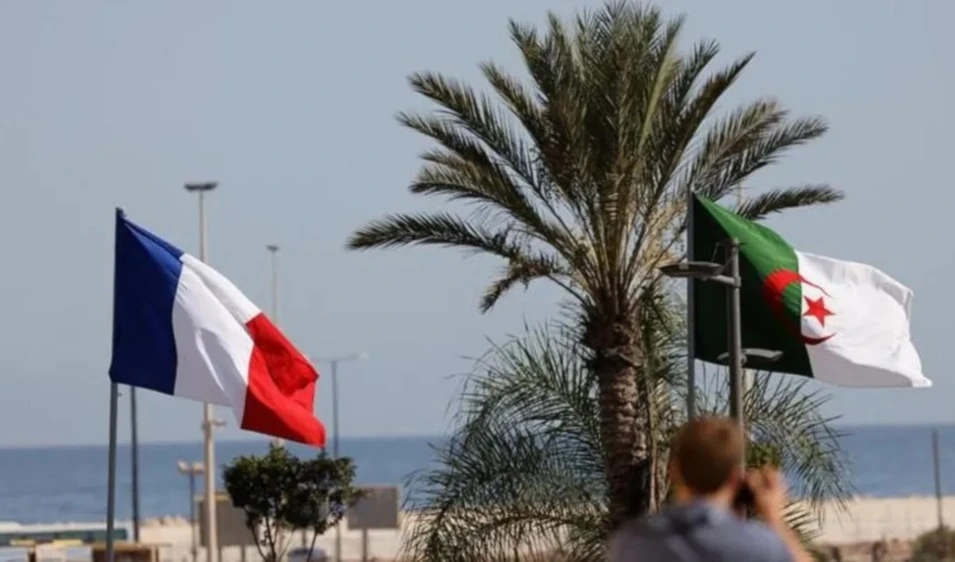 Las relaciones entre Argelia y Francia pasaron por varias perturbaciones diplomáticas.
