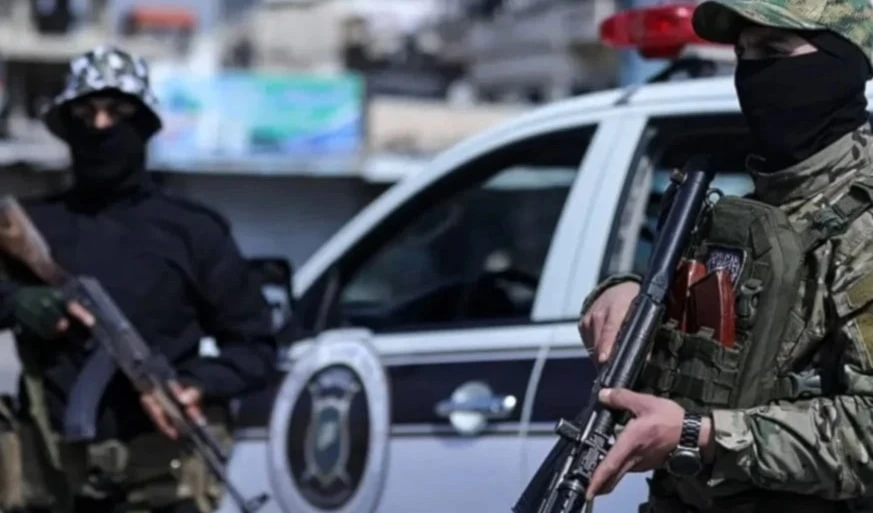 Miembros de las fuerzas de la Dirección General de Seguridad de Siria durante un operativo en Daraa.