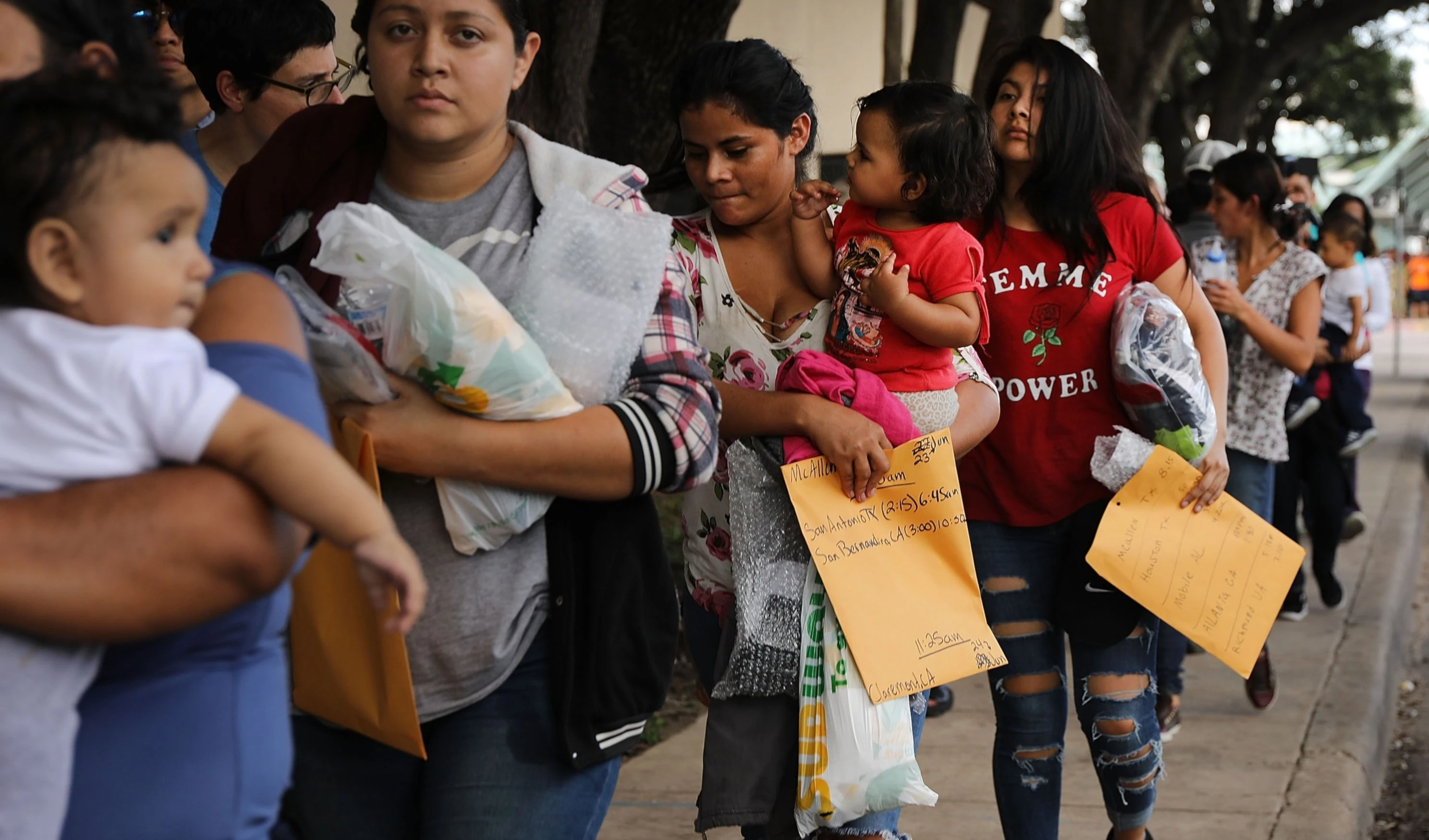 EE.UU. prohíbe ayudas de seguridad social para migrantes irregulares