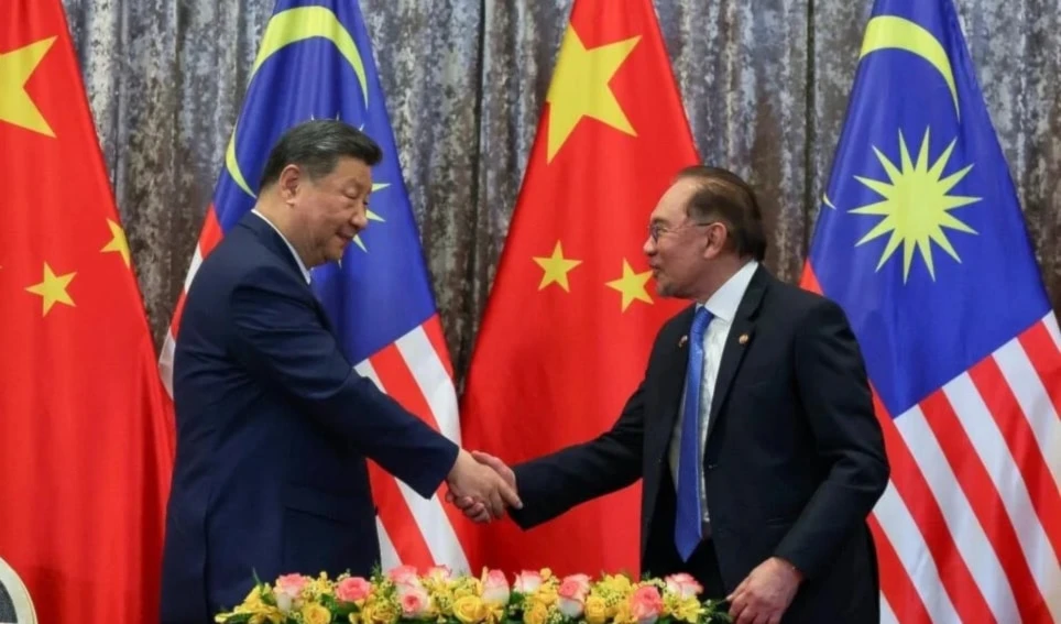 El presidente chino, Xi Jinping, y el primer ministro malasio, Anwar Ibrahim, durante su encuentro en Kuala Lampur. (Foto: Reuters) El presidente chino, Xi Jinping, y el primer ministro malasio, Anwar Ibrahim, durante su encuentro en Kuala Lampur. (Foto: Reuters)