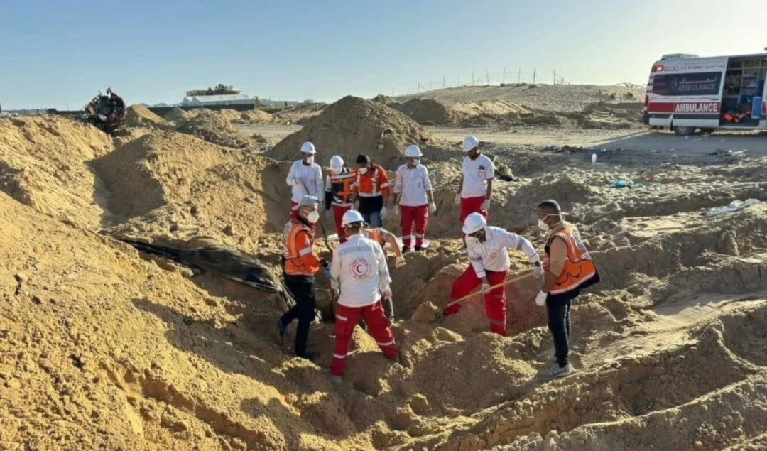 El lugar de la masacre israelí perpetrada contra paramédicos y personal humanitario en Rafah. El lugar de la masacre israelí perpetrada contra paramédicos y personal humanitario en Rafah.