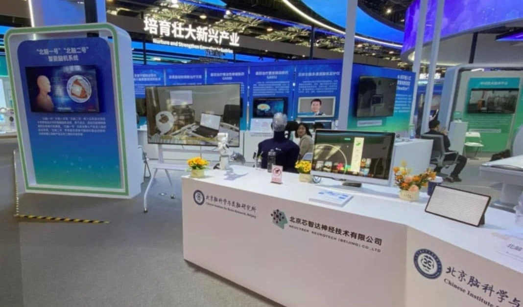 China avanza en la carrera de los chips cerebrales