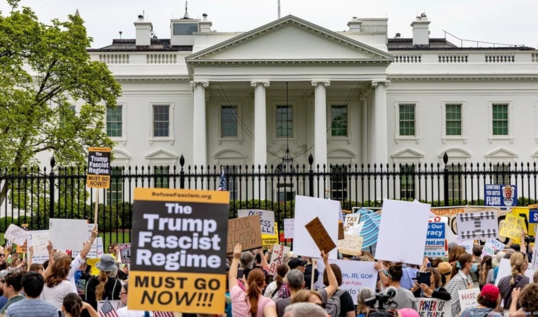 La jornada de protesta contra Trump también llegó hasta la Casa Blanca. La jornada de protesta contra Trump también llegó hasta la Casa Blanca.