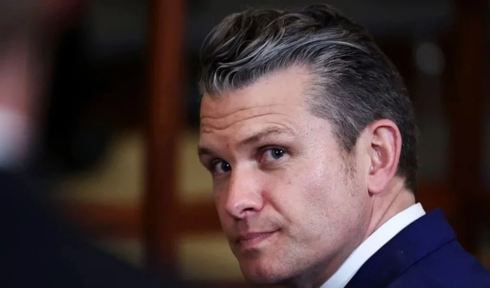 El jefe del Departamento de Estado, Pete Hegseth, investigado por filtrar datos secretos.