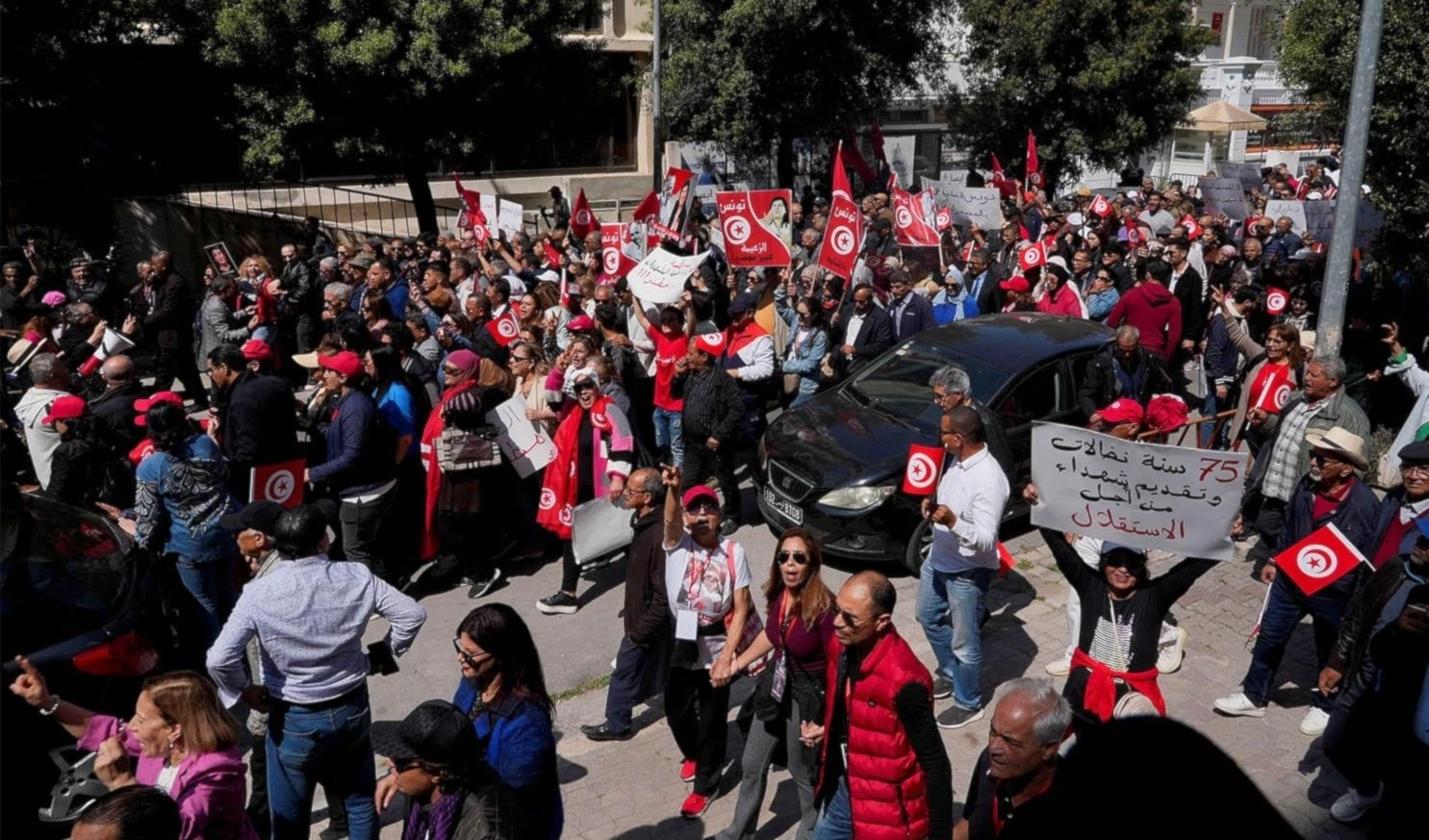 Protesta en Túnez contra la detención del abogado Ahmed Sawab