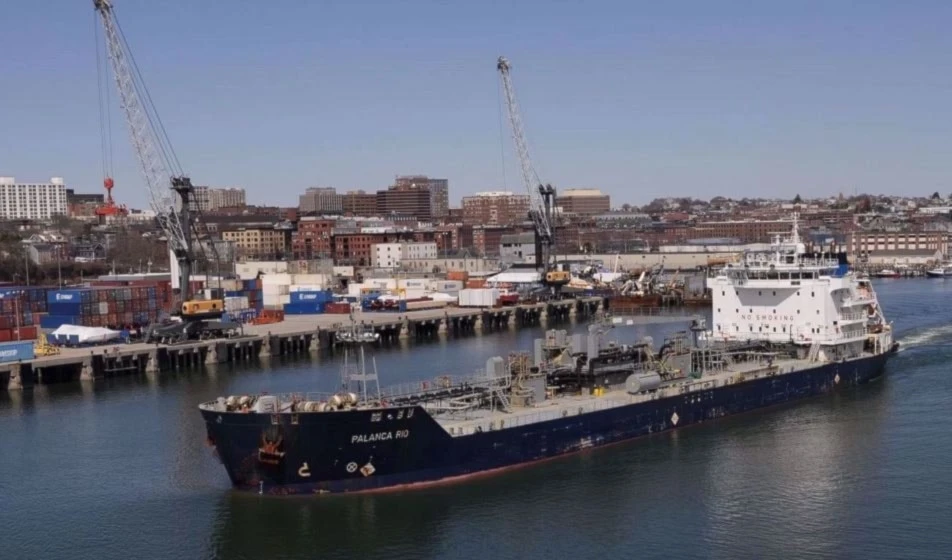 El petrolero Palanca Río llega a Portland, Maine, el 2 de abril de 2025, tras un viaje de dos días desde St. John, Nuevo Brunswick, Canadá. Foto: AP