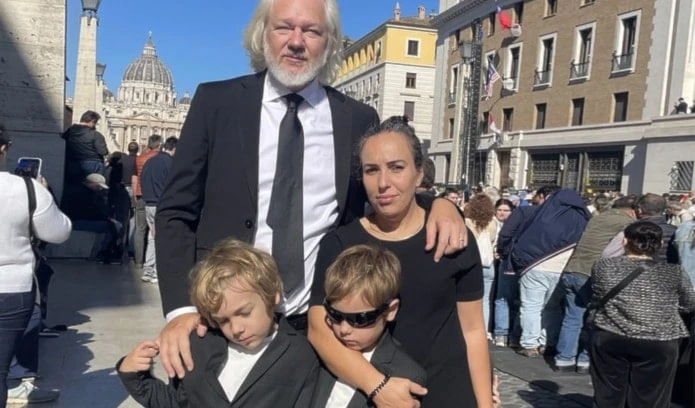 Julian Assange asistió al funeral del Papa Francisco