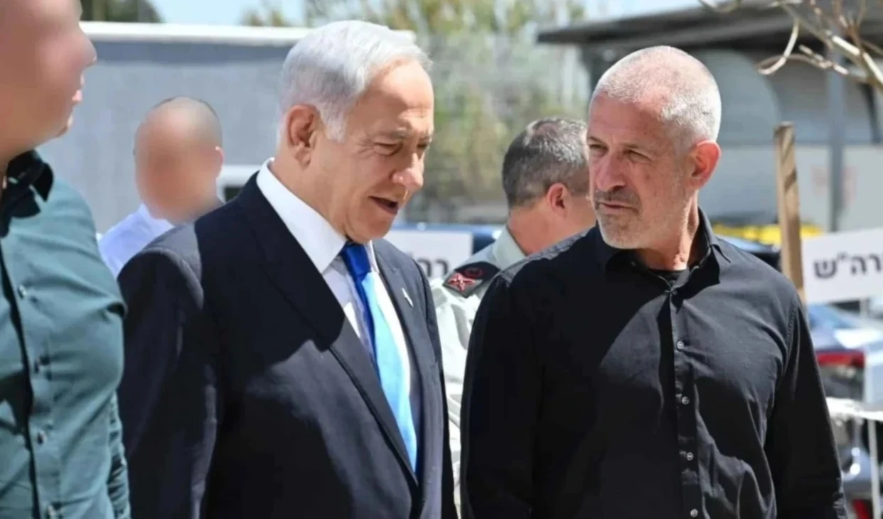 El destituido jeje del Shin Bet, Ronen Bar, y el primer ministro israelí, Benjamín Netanyahu. El destituido jeje del Shin Bet, Ronen Bar, y el primer ministro israelí, Benjamín Netanyahu.
