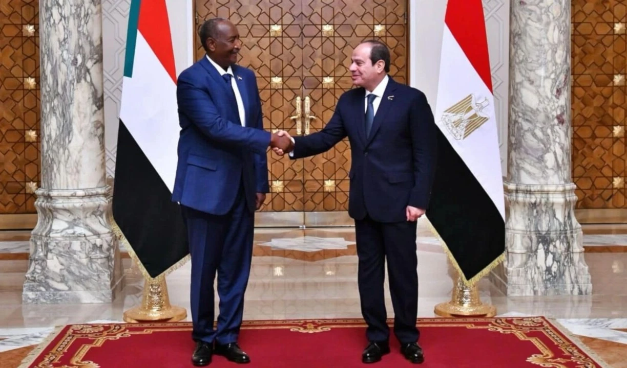 Egipto y Sudán refuerzan la coordinación ante avances militares en Khartum.