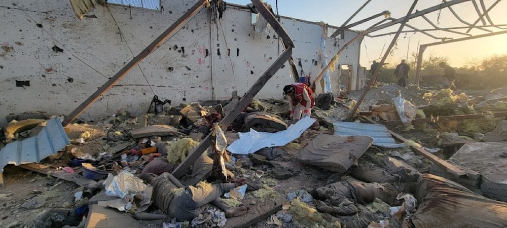 Destrucción y muerte en el centro de detención de Saada, en Yemen, tras los ataques aéreos de EE. UU.. (Foto: Agencias)