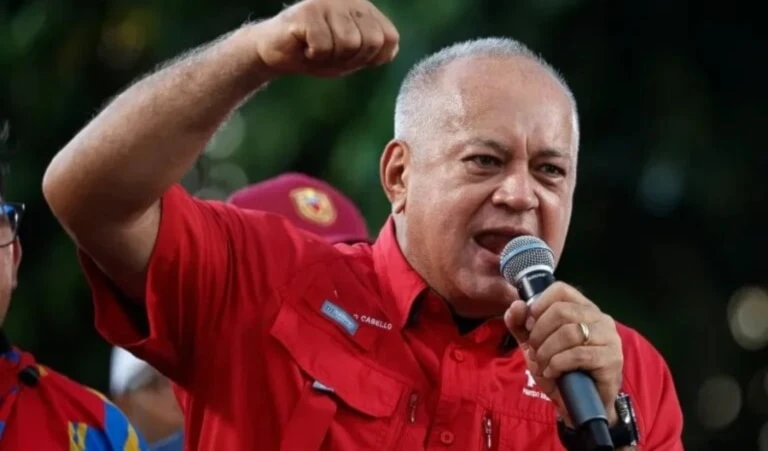 Diosdado Cabello presentó pruebas de cartas falsas utilizadas para gestionar solicitudes de asilo en EE. UU. Diosdado Cabello presentó pruebas de cartas falsas utilizadas para gestionar solicitudes de asilo en EE. UU.