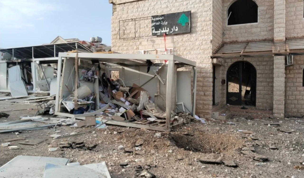 Consecuencias del ataque israelí al centro médico de Naqoura.