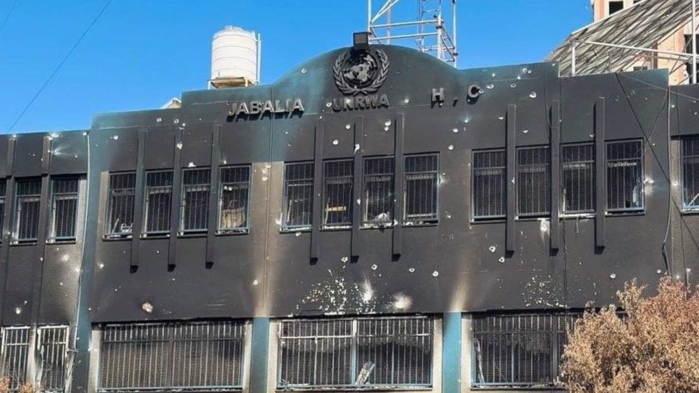 Las fuerzas israelíes destruyeron completamente la oficina local de UNRWA en Jabaliya, Gaza.